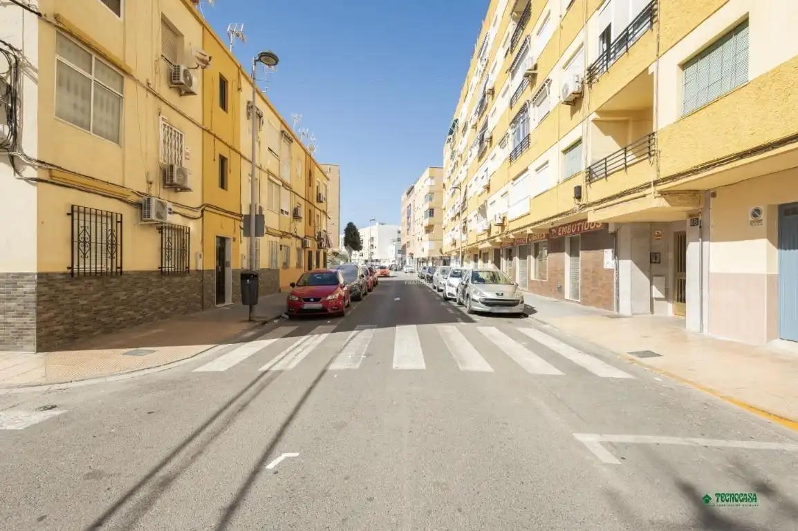 Vista exterior de Piso en venta en Almería