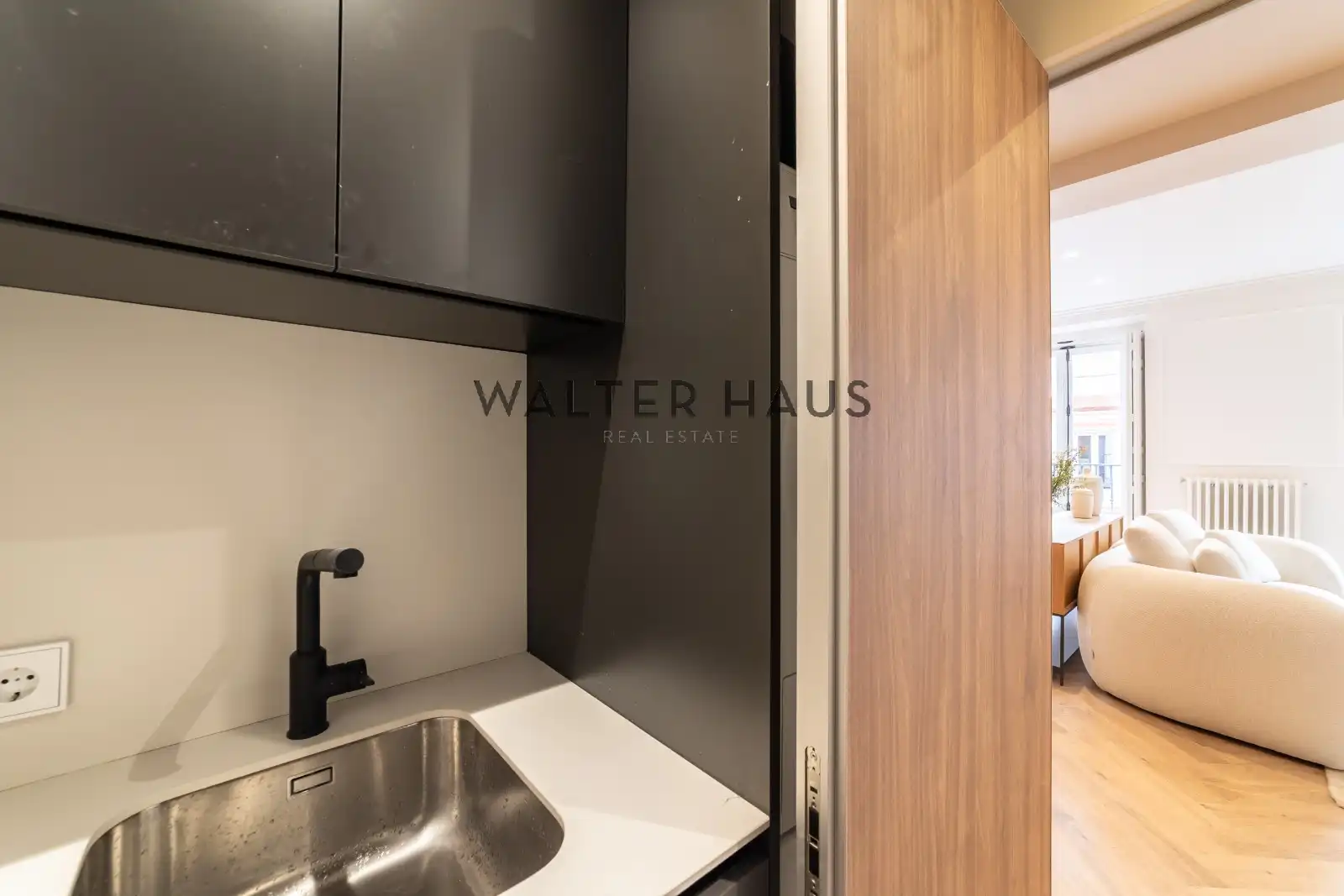 Flat for sale in Calle de Quevedo, Cortes - Huertas