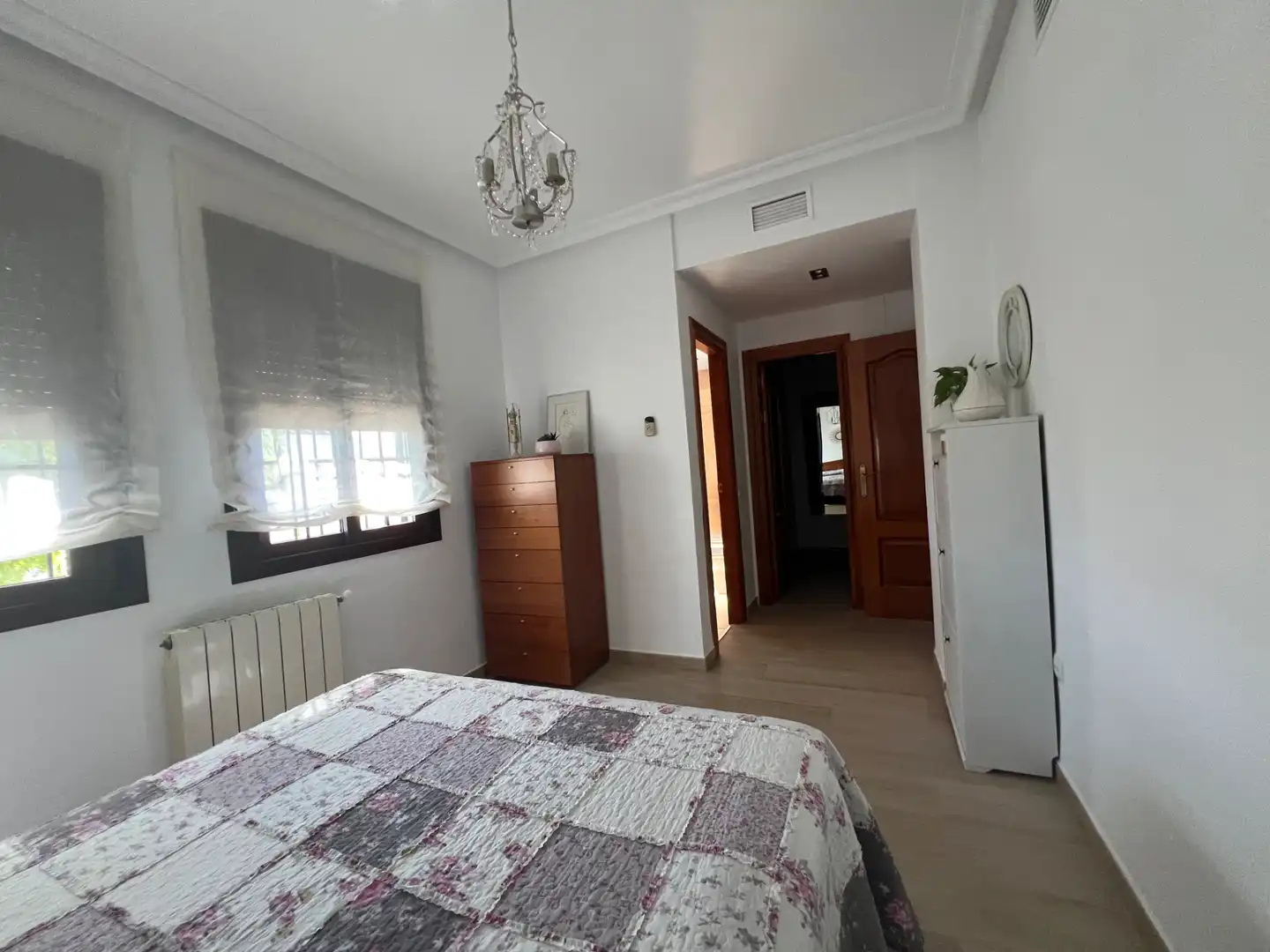 Dormitori de Casa adosada en venda en Espartinas amb Aire condicionat, Calefacció i Jardí privat