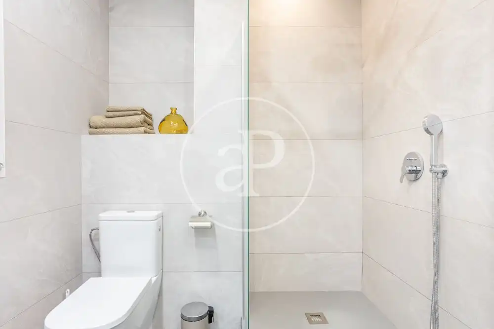 Bathroom of Flat for rent in Valencia  with Air Conditioner, Heating and Terrace