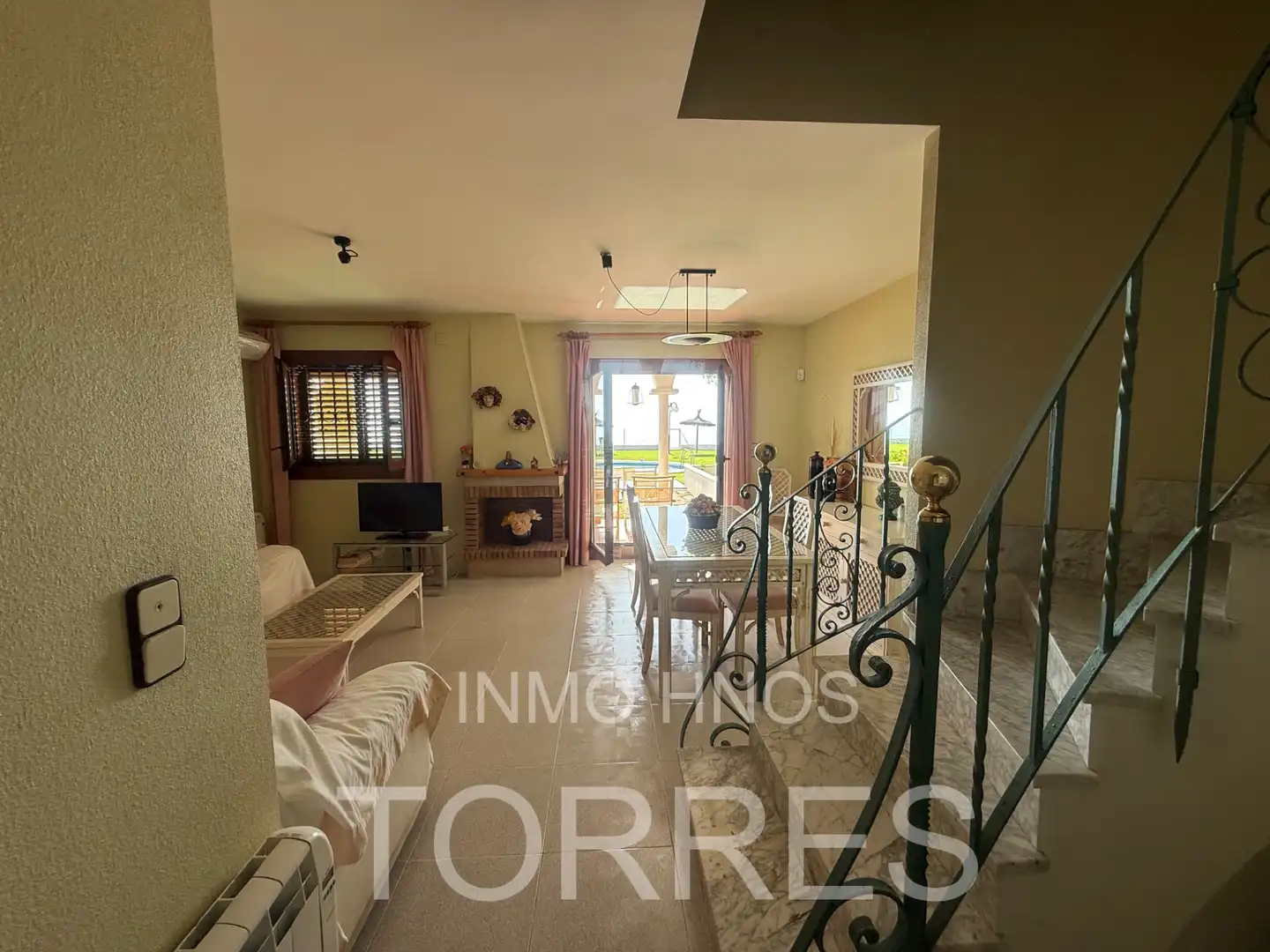Sala de estar de Casa adosada en venta en Benicarló con Aire acondicionado, Jardín privado y Terraza