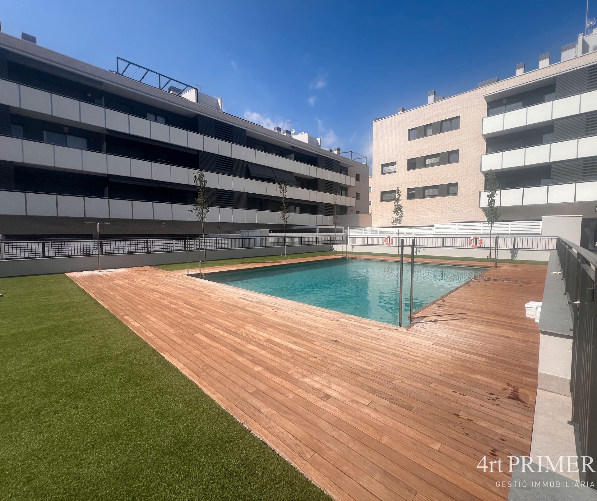 Swimming pool of Flat to rent in Granollers  with Air Conditioner, Heating and Parquet flooring