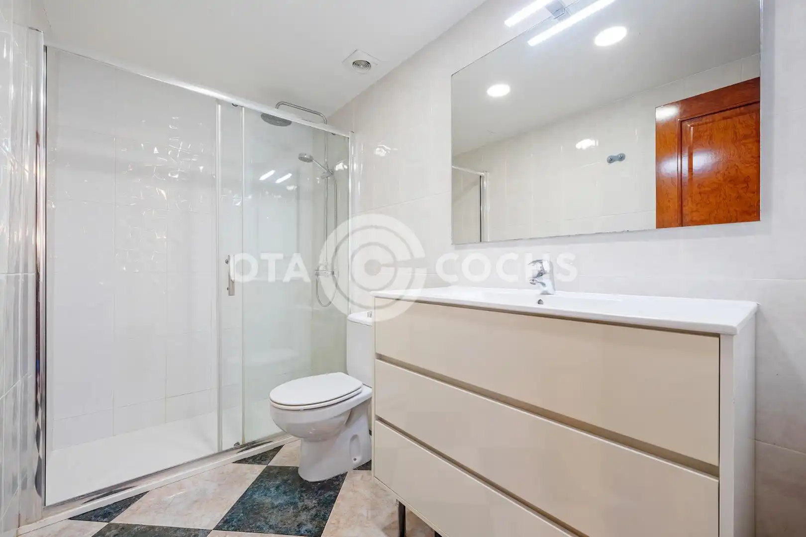 Badezimmer von Dachboden zum Verkauf in Cambrils mit Klimaanlage, Heizung und Terrasse