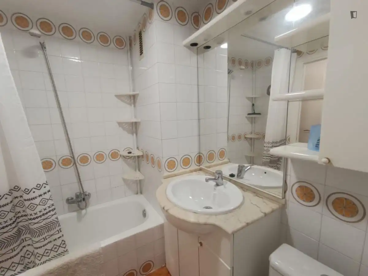 Room in Mendebaldea - Ermitagaña
