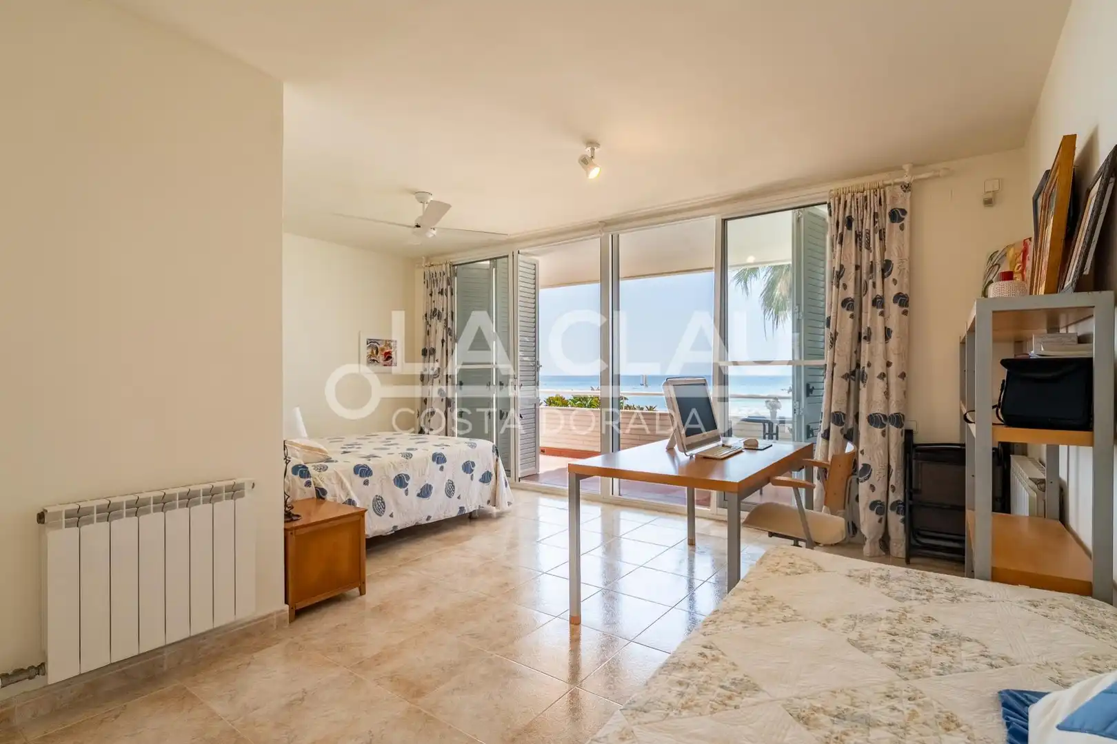 Habitación de Casa adosada en venta en Altafulla con Calefacción y Jardín privado