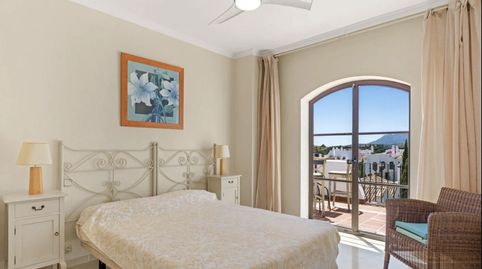 Foto 5 de Casa adosada en venta en Los Arqueros - Puerto del Almendro, Benahavís