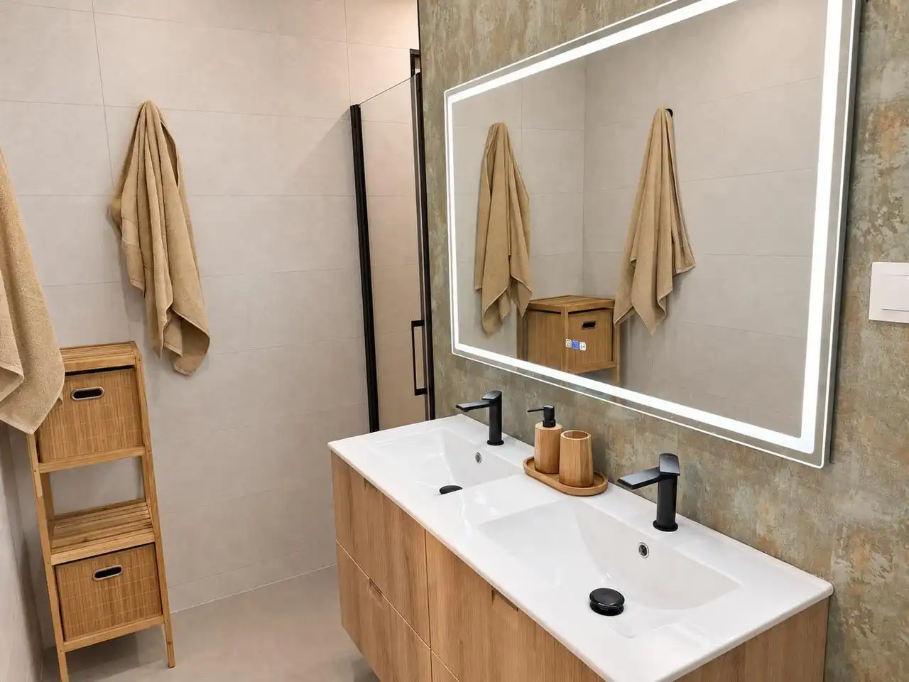 Bathroom of Ground floor for sale in Málaga  with Air Conditioner and Furnished