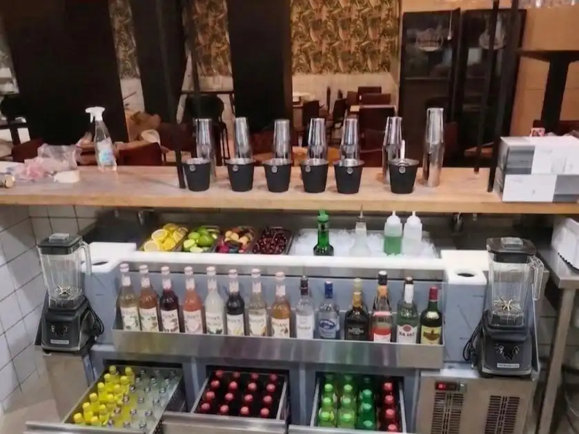 Local comercial en traspaso en Calle Javier de burgos 22 Local