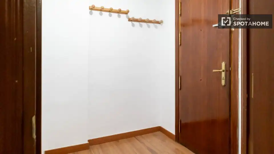 Flat for rent in Madrid  with Air Conditioner, Heating and Furnished