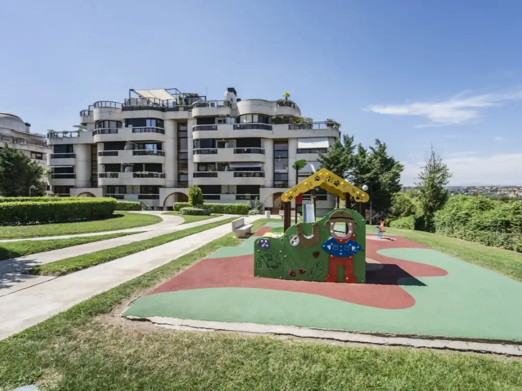 Außenansicht von Wohnung zur Miete in Madrid mit Klimaanlage