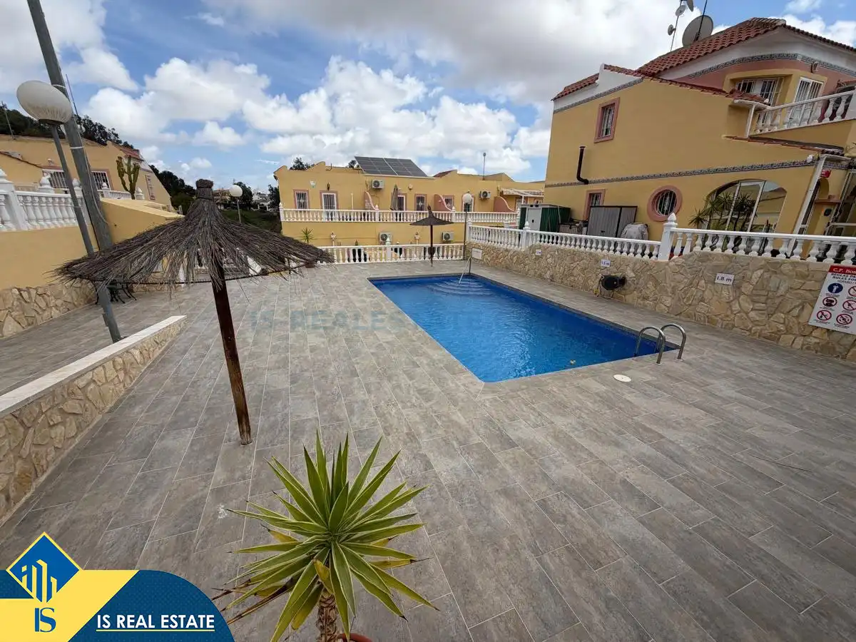 Piscina de Casa o xalet en venda en Orihuela amb Calefacció, Moblat i Forn