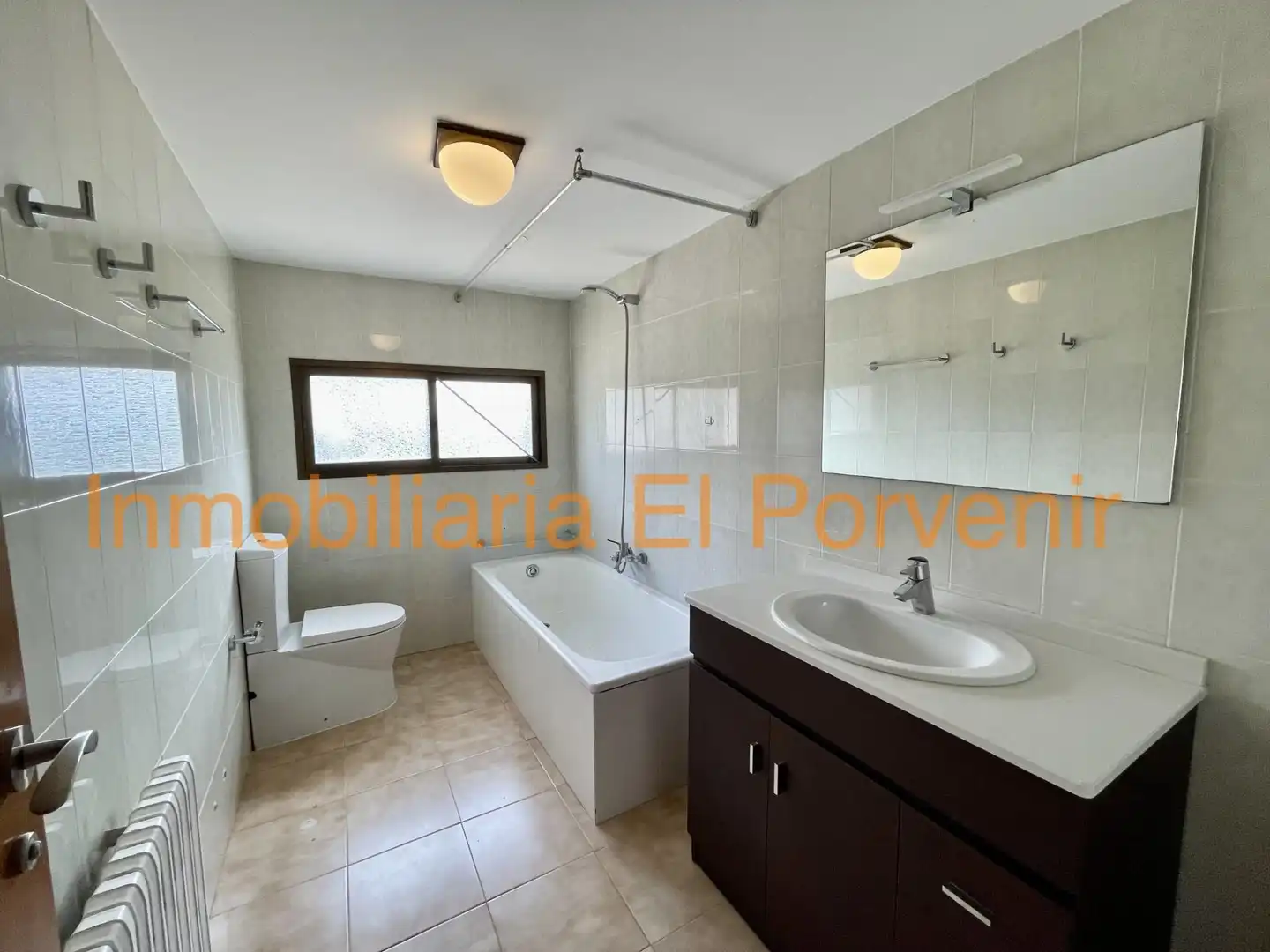 Badezimmer von Haus oder Chalet zum Verkauf in Torrent mit Klimaanlage, Heizung und Privatgarten