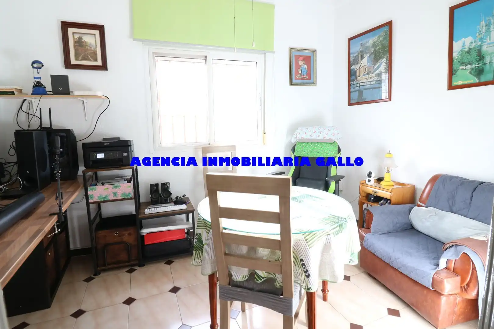 Sala d'estar de Casa adosada en venda en Sevilla amb Aire condicionat i Traster