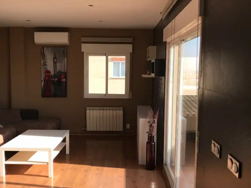 Wohnzimmer von Dachboden zum Verkauf in Churriana de la Vega mit Klimaanlage, Terrasse und Balkon