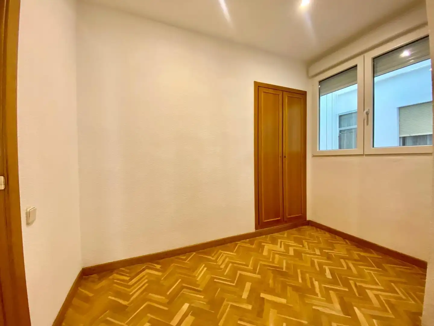 Bedroom of Flat for rent in Valencia  with Air Conditioner, Parquet flooring and Balcony