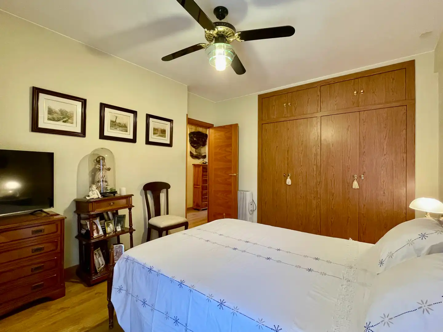 Schlafzimmer von Dachboden zum Verkauf in Caldes d'Estrac mit Klimaanlage, Heizung und Terrasse