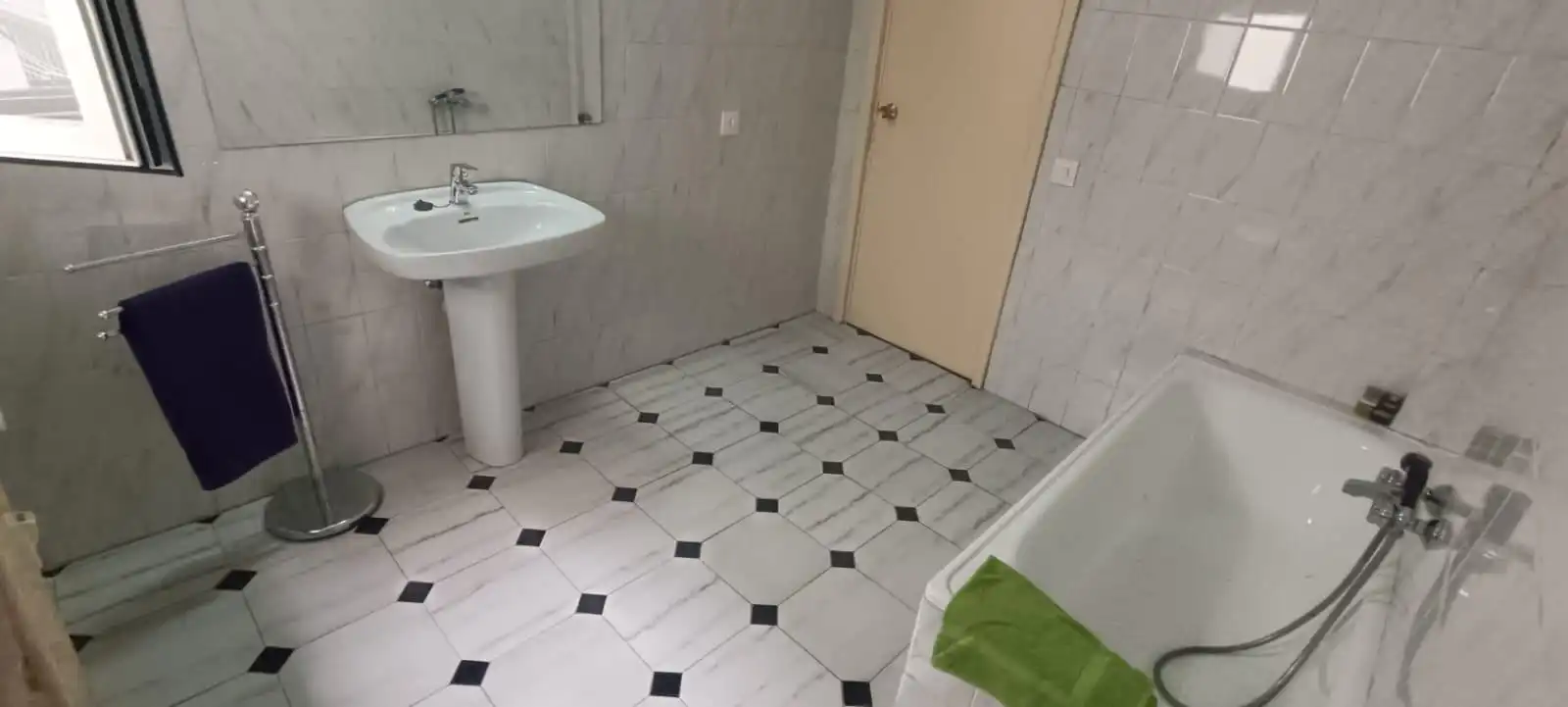 Bany de Pis en venda en Zamora Capital  amb Calefacció i Parquet