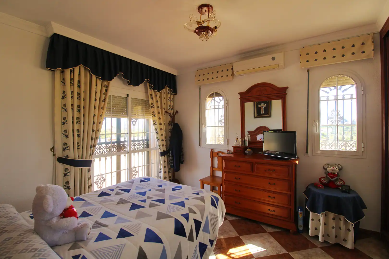 Schlafzimmer von Country house zum Verkauf in Alhaurín de la Torre mit Klimaanlage, Heizung und Privatgarten