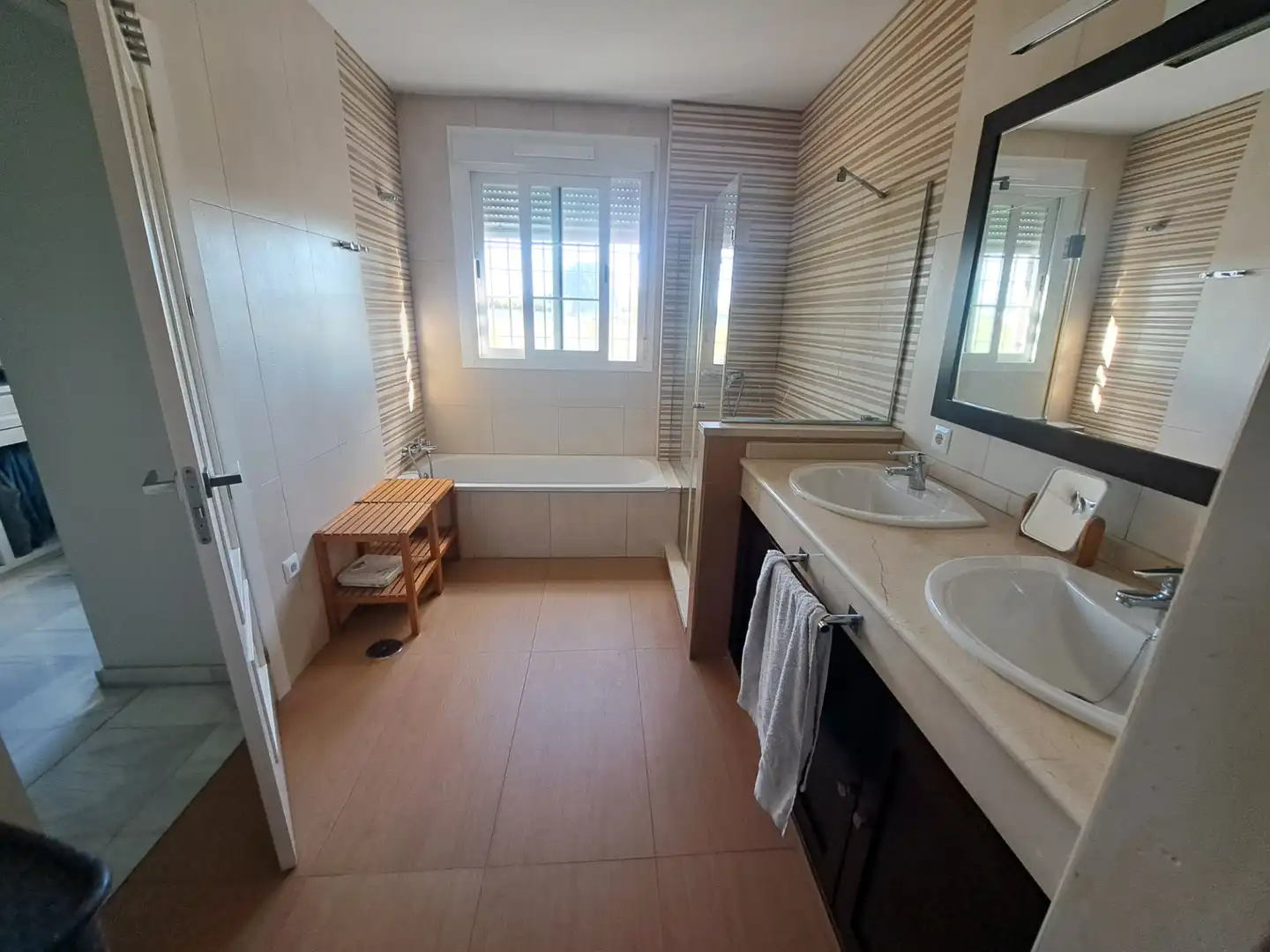Bany de Casa o xalet en venda en Dos Hermanas amb Aire condicionat, Jardí privat i Terrassa