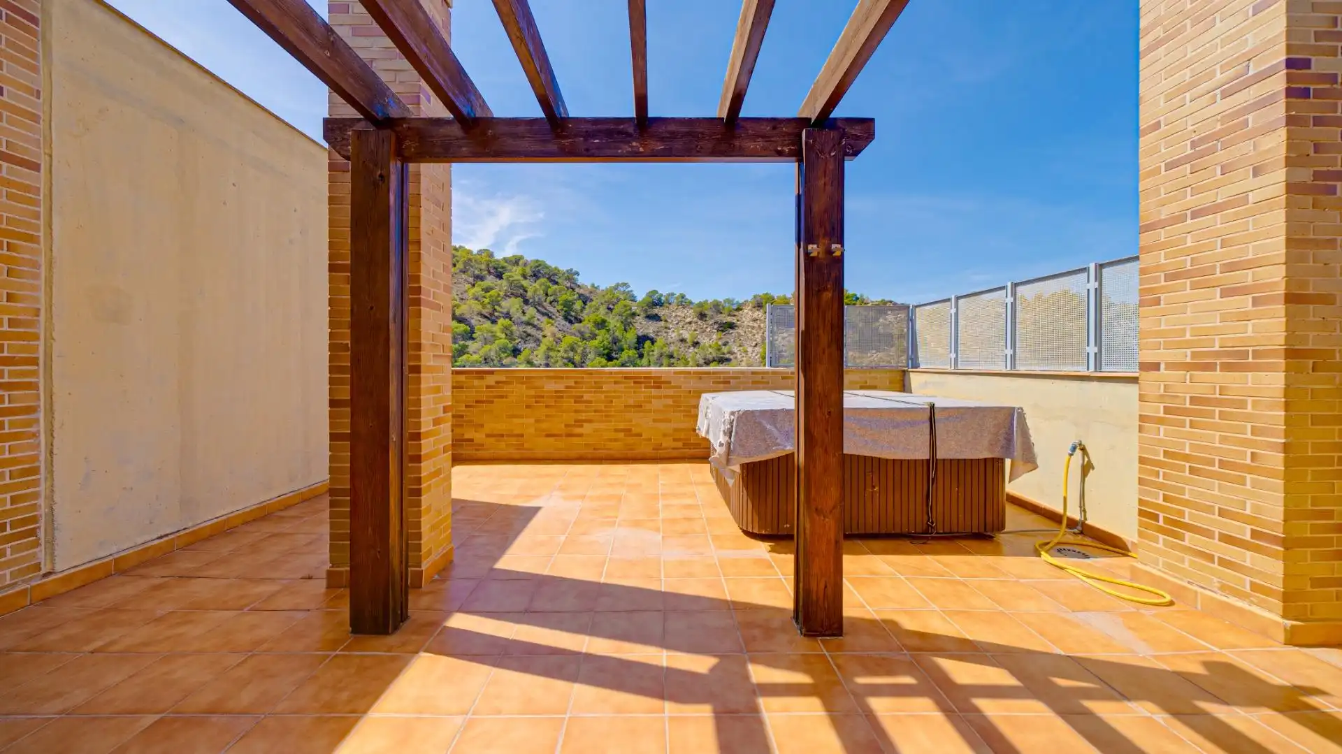 Attic for rent in Calle Ponent, Las Azaleas - Alkadir