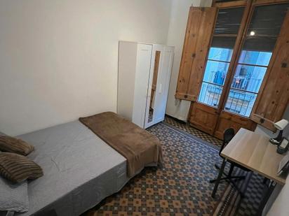 Bedroom of Flat to share in  Barcelona Capital  with Heating, Washing machine and Balcony