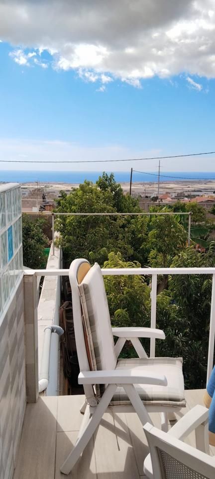 Vista exterior de Casa o xalet en venda en Arona amb Jardí privat i Terrassa