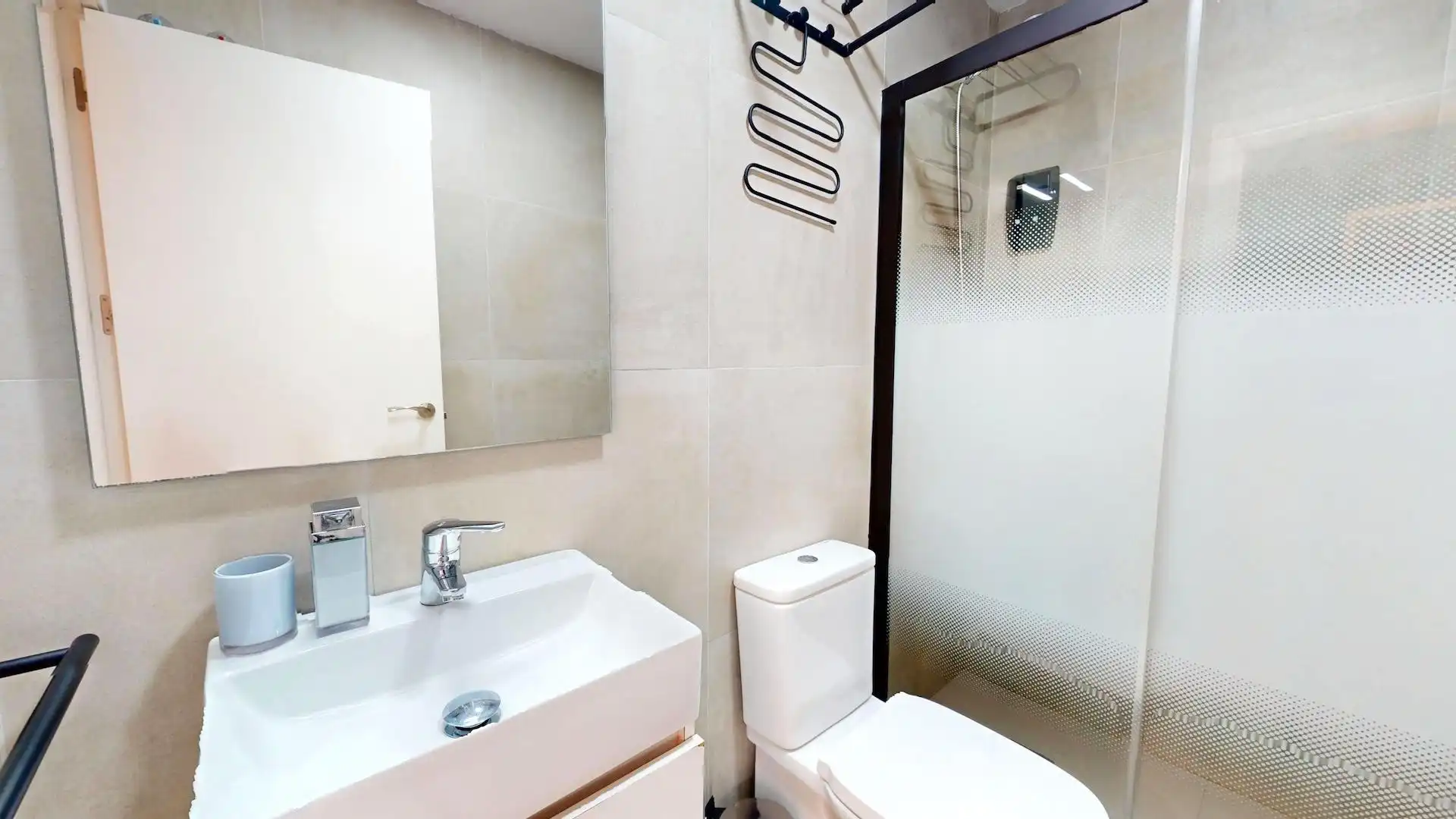 Bathroom of Flat for sale in Córdoba  with Air Conditioner, Heating and Furnished