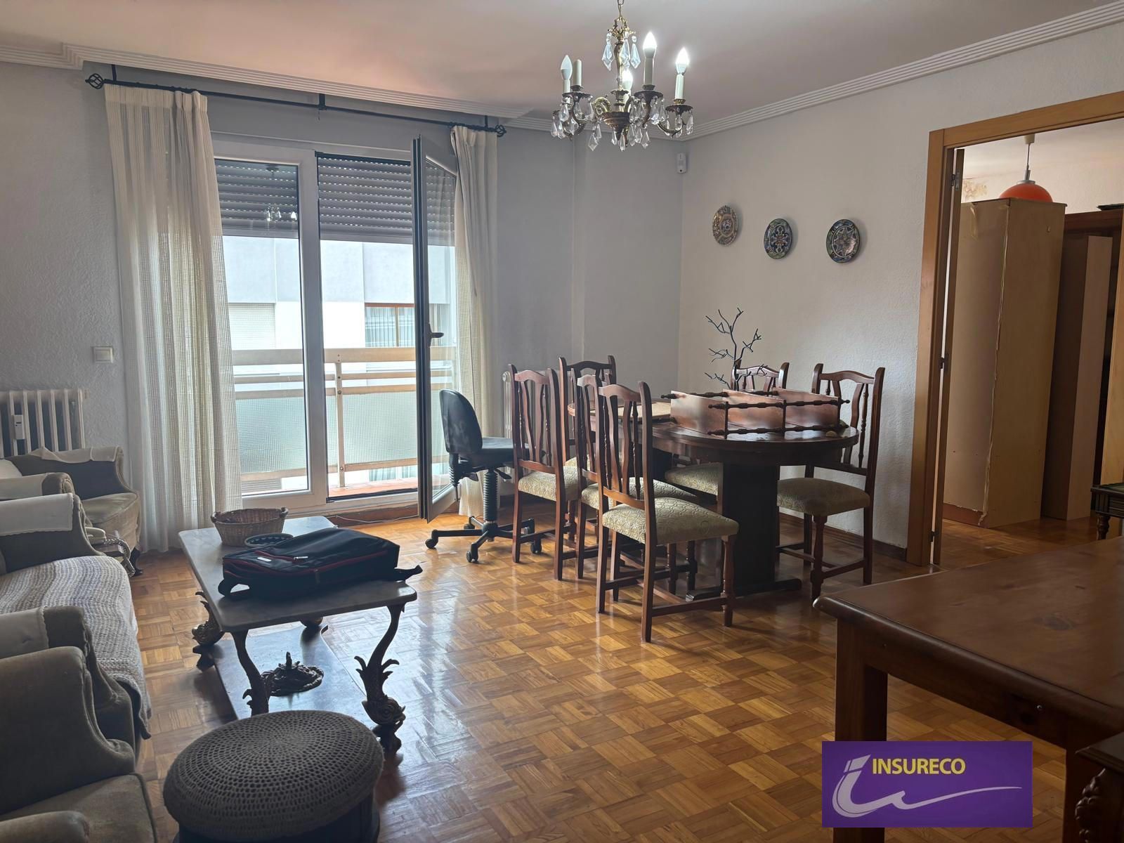 Comedor de Piso en venta en León Capital  con Parquet, Terraza y Amueblado