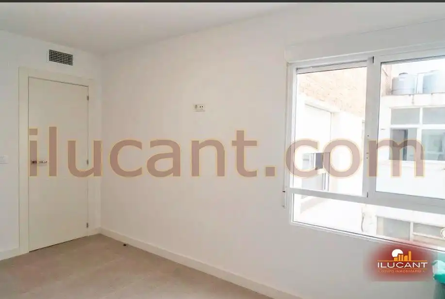 Habitación de Piso en venta en Alicante / Alacant con Aire acondicionado y Balcón