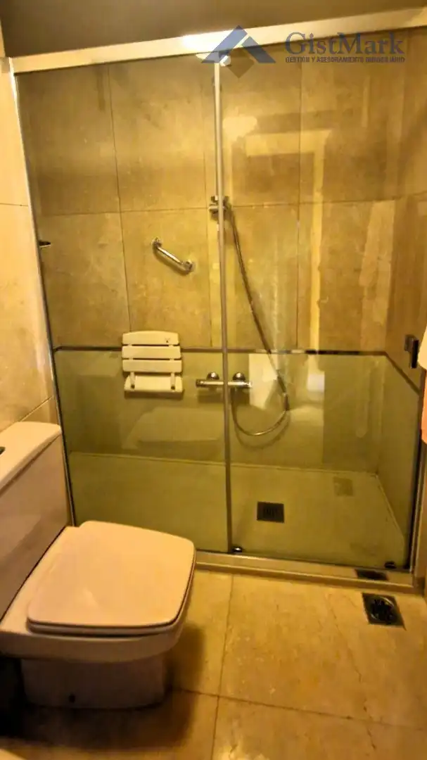 Baño de Piso en venta en Vigo  con Calefacción, Parquet y Terraza