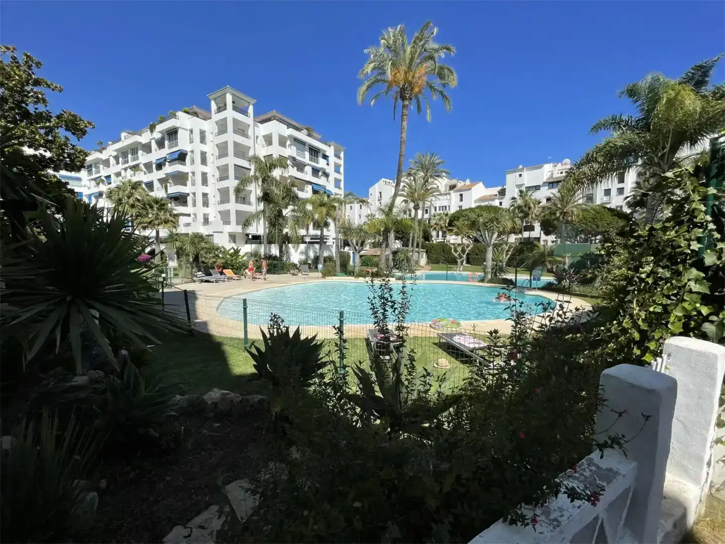 Außenansicht von Erdgeschoss zur Miete in Marbella mit Klimaanlage und Schwimmbad