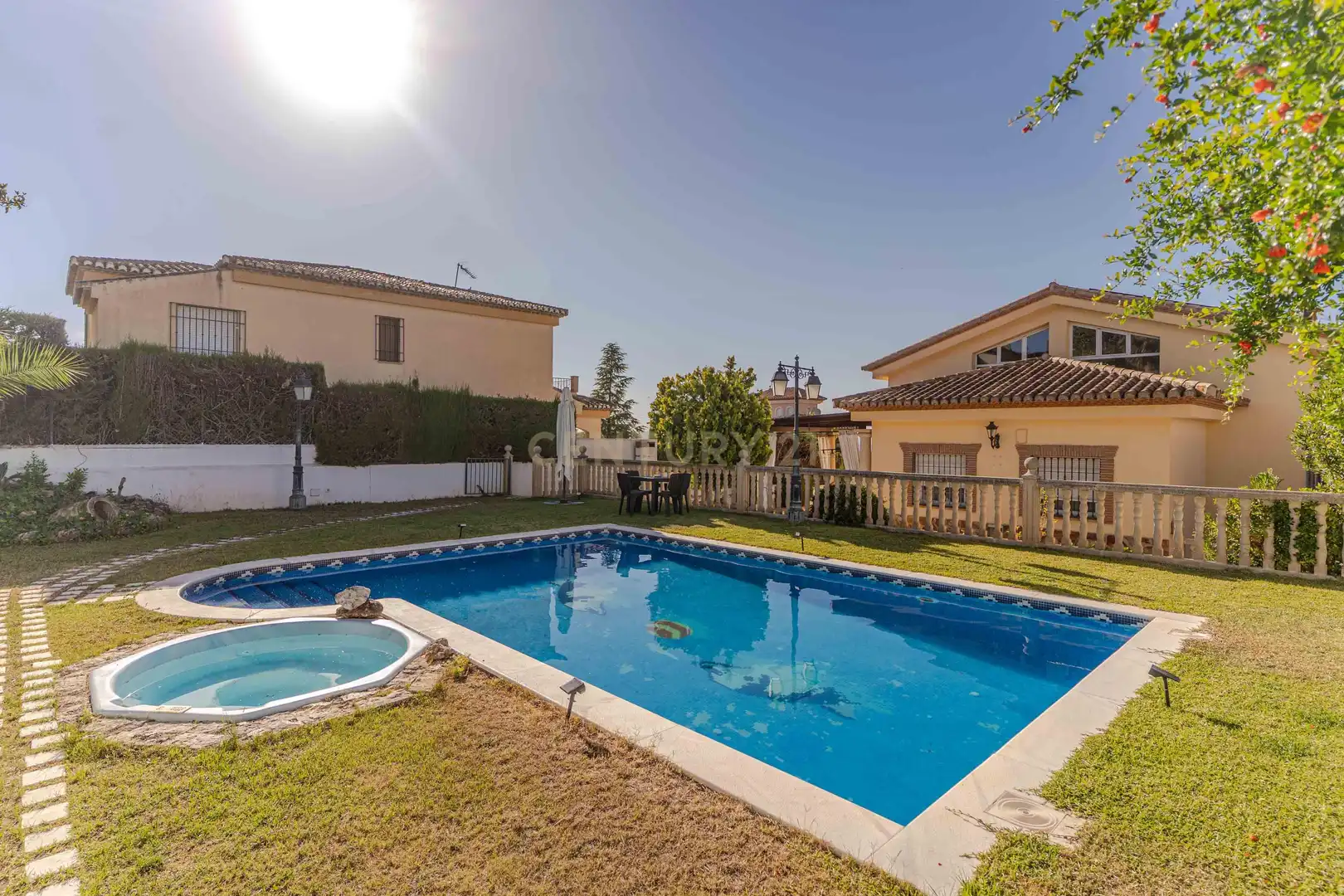 Piscina de Casa o xalet en venda en La Zubia amb Jardí privat, Traster i Piscina