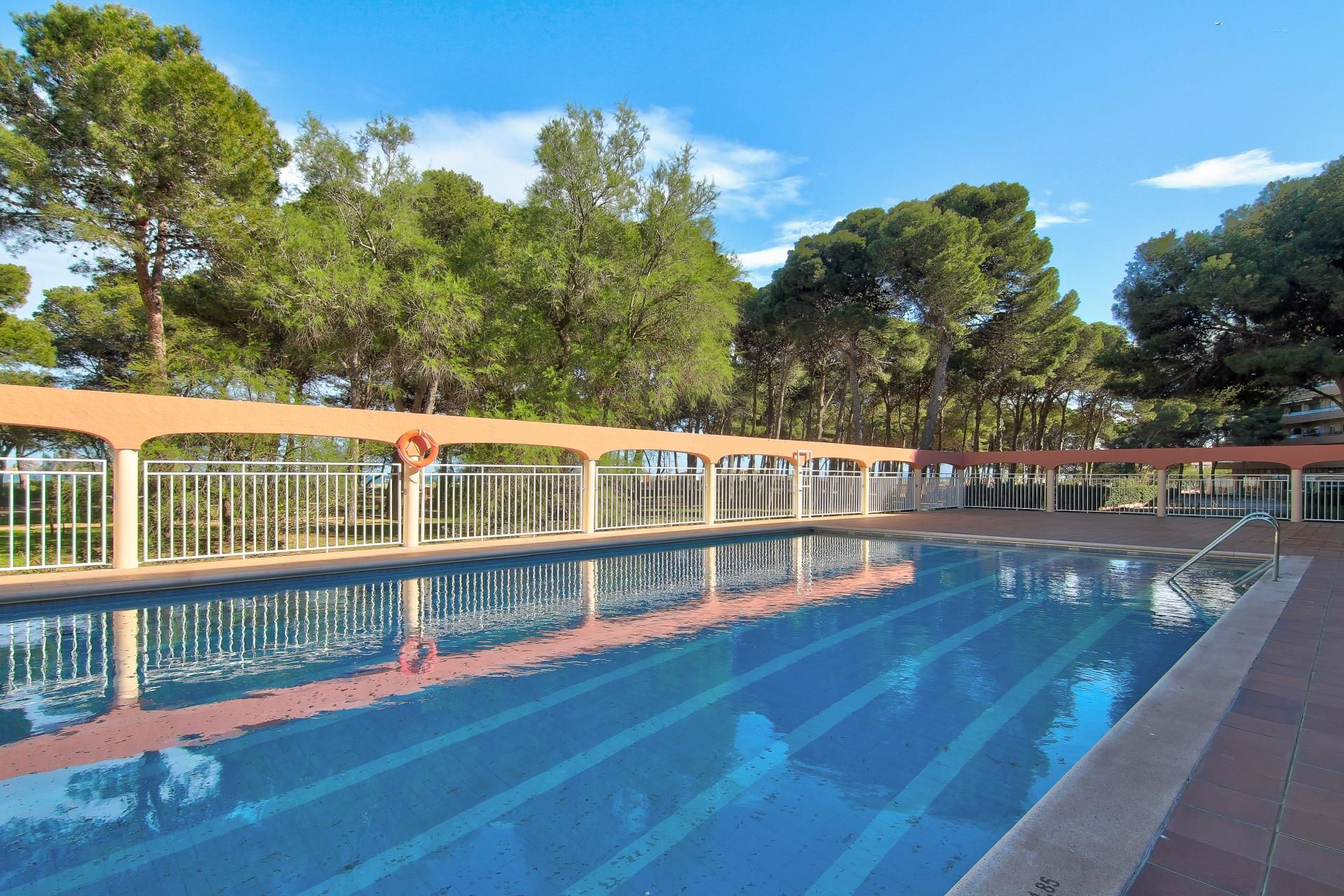 Piscina de Apartament en venda en L'Estartit amb Calefacció