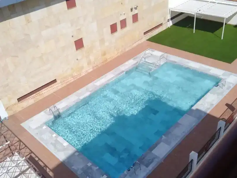 Piscina de Pis en venda en Granada amb Aire condicionat, Jardí privat i Traster