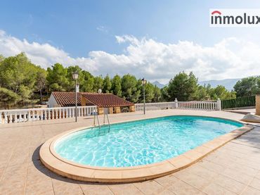 Villa avec piscine à vendre à Urbanización Finca Terol