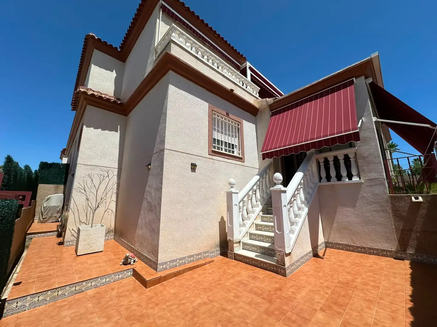 Vista exterior de Casa o xalet en venda en San Fulgencio amb Terrassa, Moblat i Forn