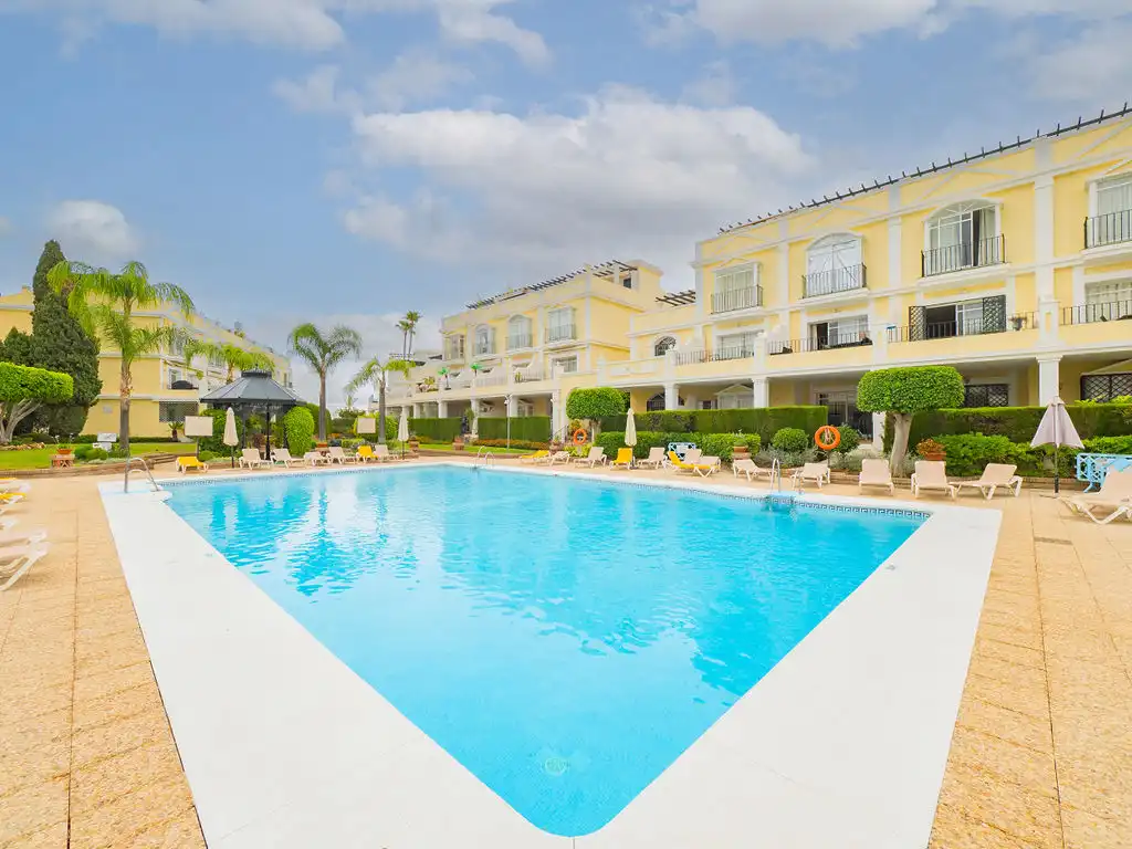 Piscina de Dúplex en venta en Marbella con Piscina