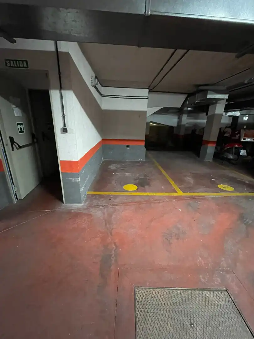 Parkplatz von Garage zur Miete in Madrid