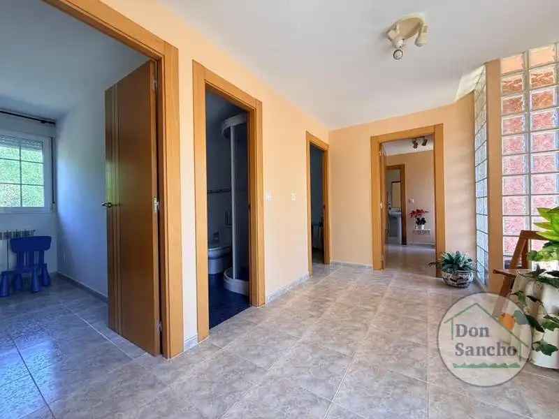 Casa o xalet en venda en Viana de Cega amb Calefacció, Terrassa i Traster