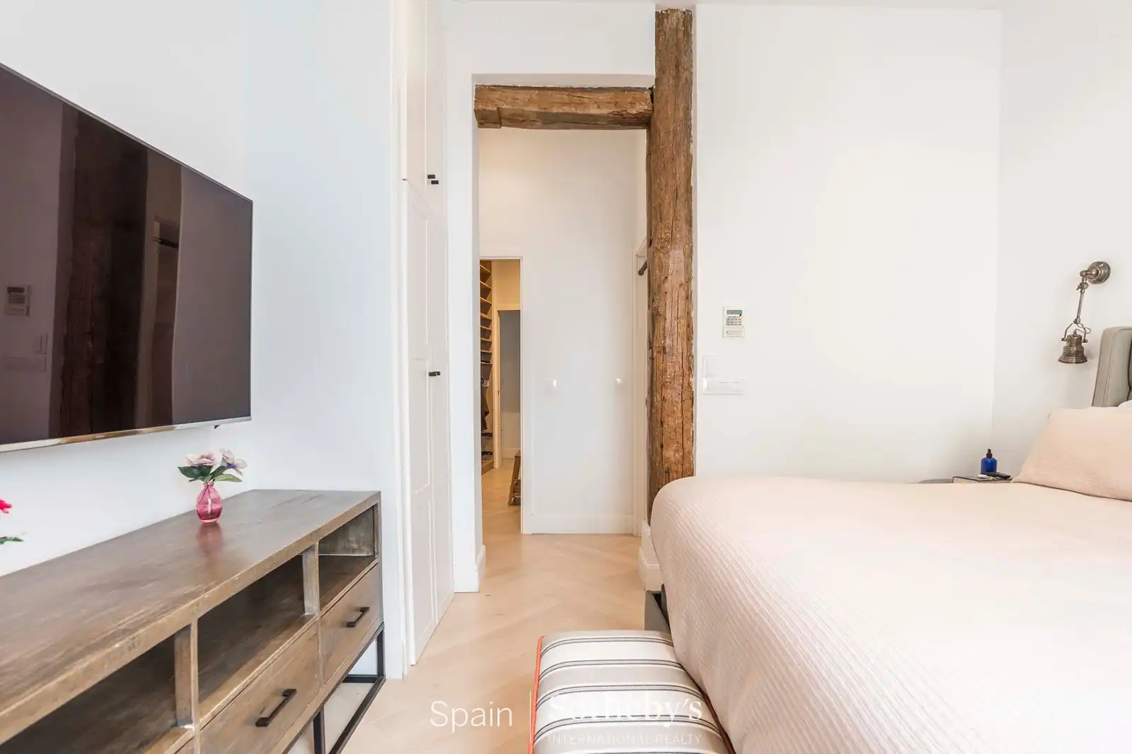 Dormitori de Apartament de lloguer en Madrid amb Aire condicionat, Calefacció i Terrassa