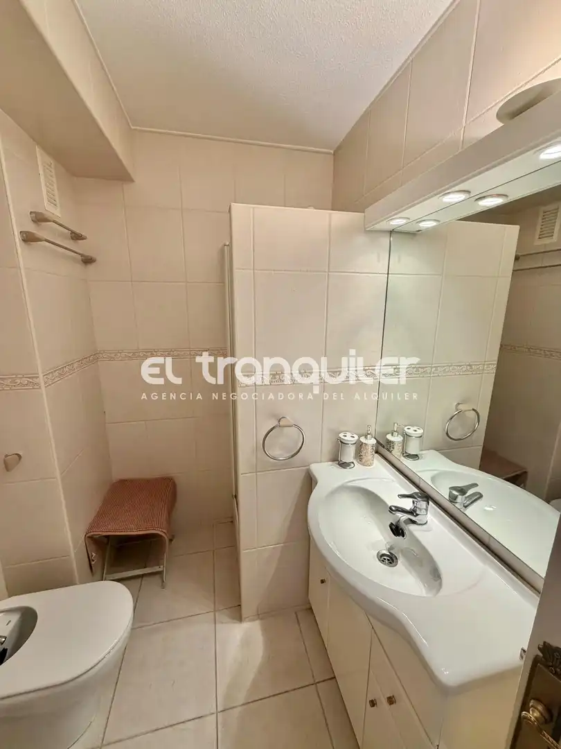Baño de Piso de alquiler en Madrid con Aire acondicionado, Terraza y Amueblado