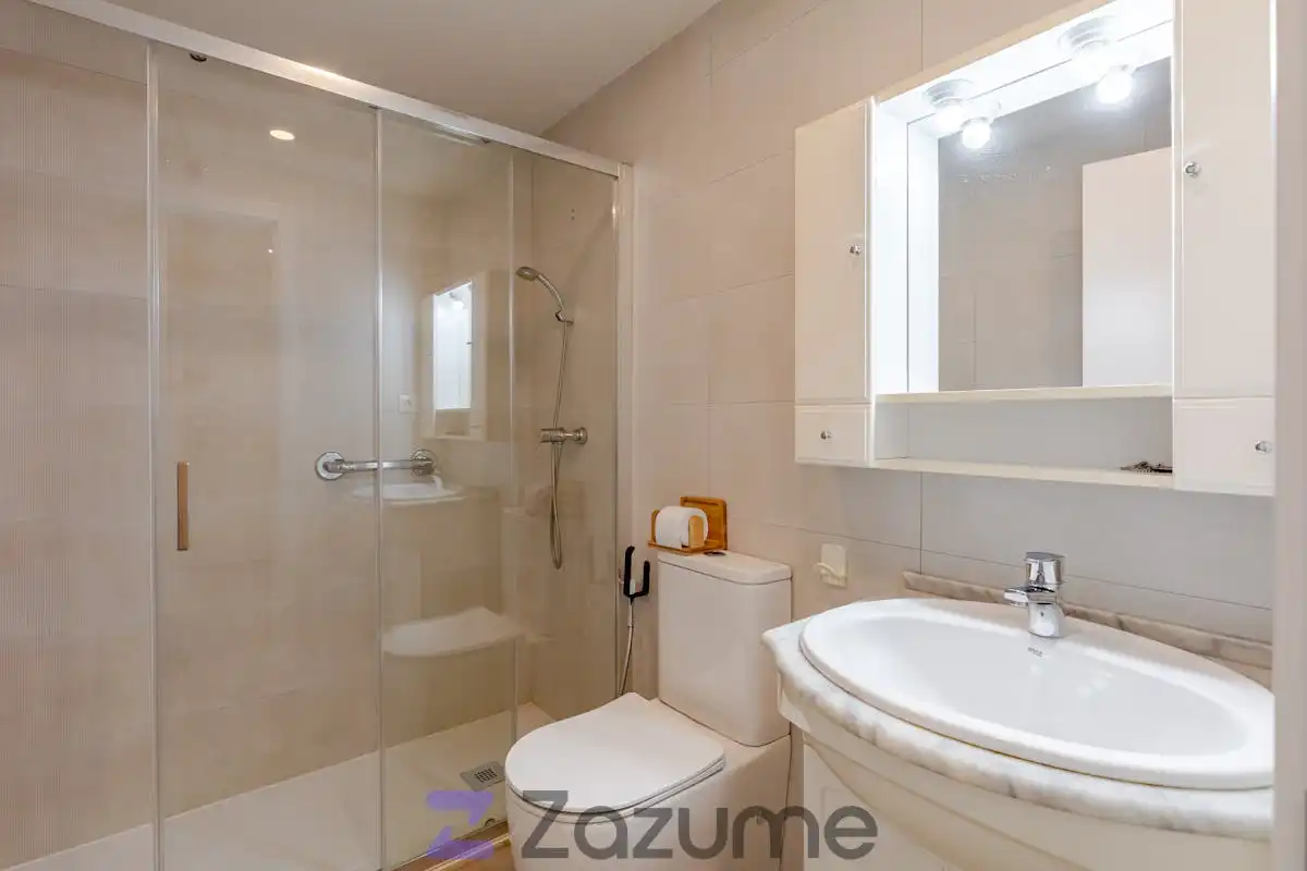 Bathroom of Flat for rent in Valdemoro  with Air Conditioner, Heating and Parquet flooring