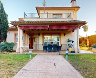 Vista exterior de Casa o xalet en venda en  Córdoba Capital amb Aire condicionat, Calefacció i Jardí privat