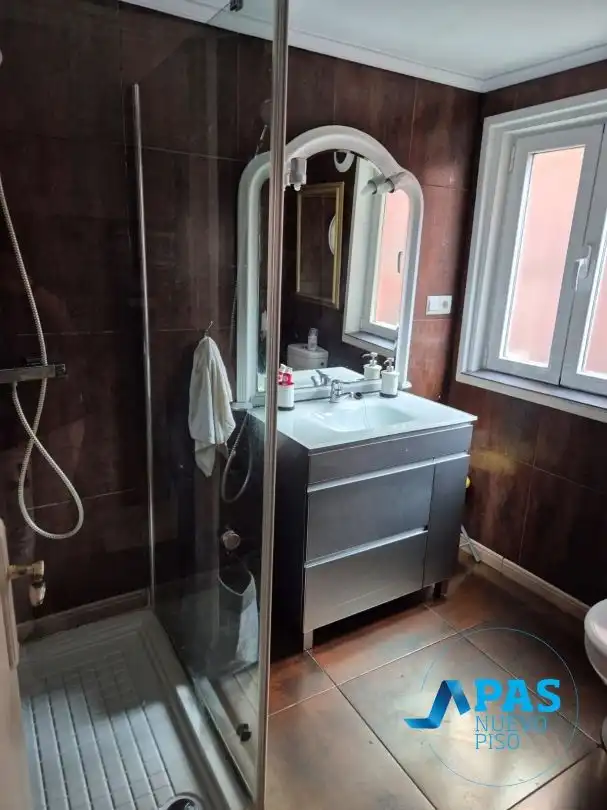 Bathroom of Flat for rent in Santander  with Air Conditioner, Heating and Balcony