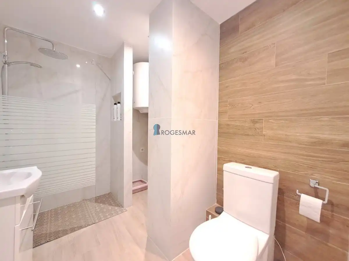 Bany de Apartament en venda en Benicasim / Benicàssim amb Traster, Moblat i Piscina comunitària