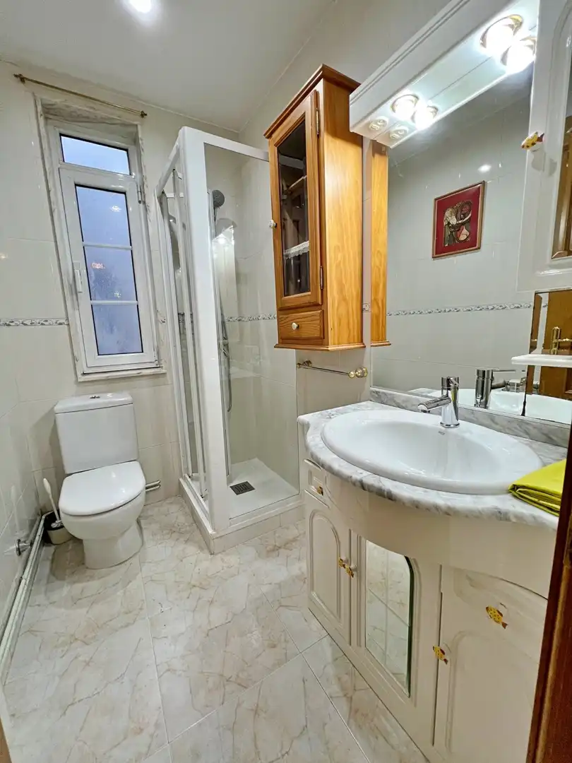Baño de Piso en venta en Lugo con Calefacción, Amueblado y Horno