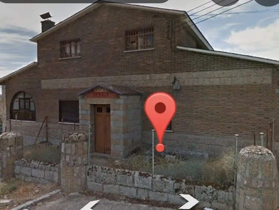 Casa rústica amb jardí en venda a Calle la Cierva 1