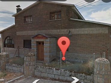 Casa rústica amb jardí en venda a Calle la Cierva 1