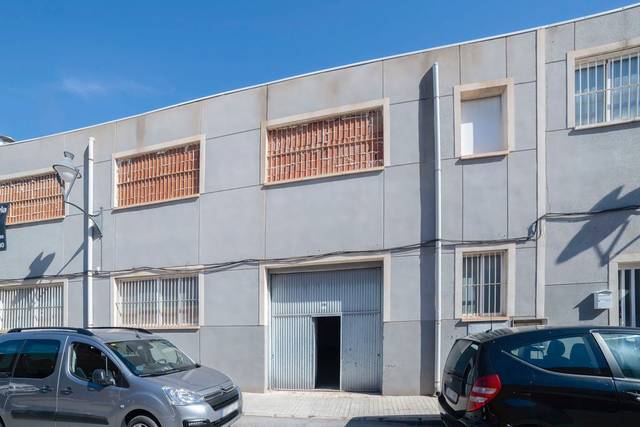 Nave industrial en Venta en C/ Los Montes en San Crispín - Huerta Nueva-Estación