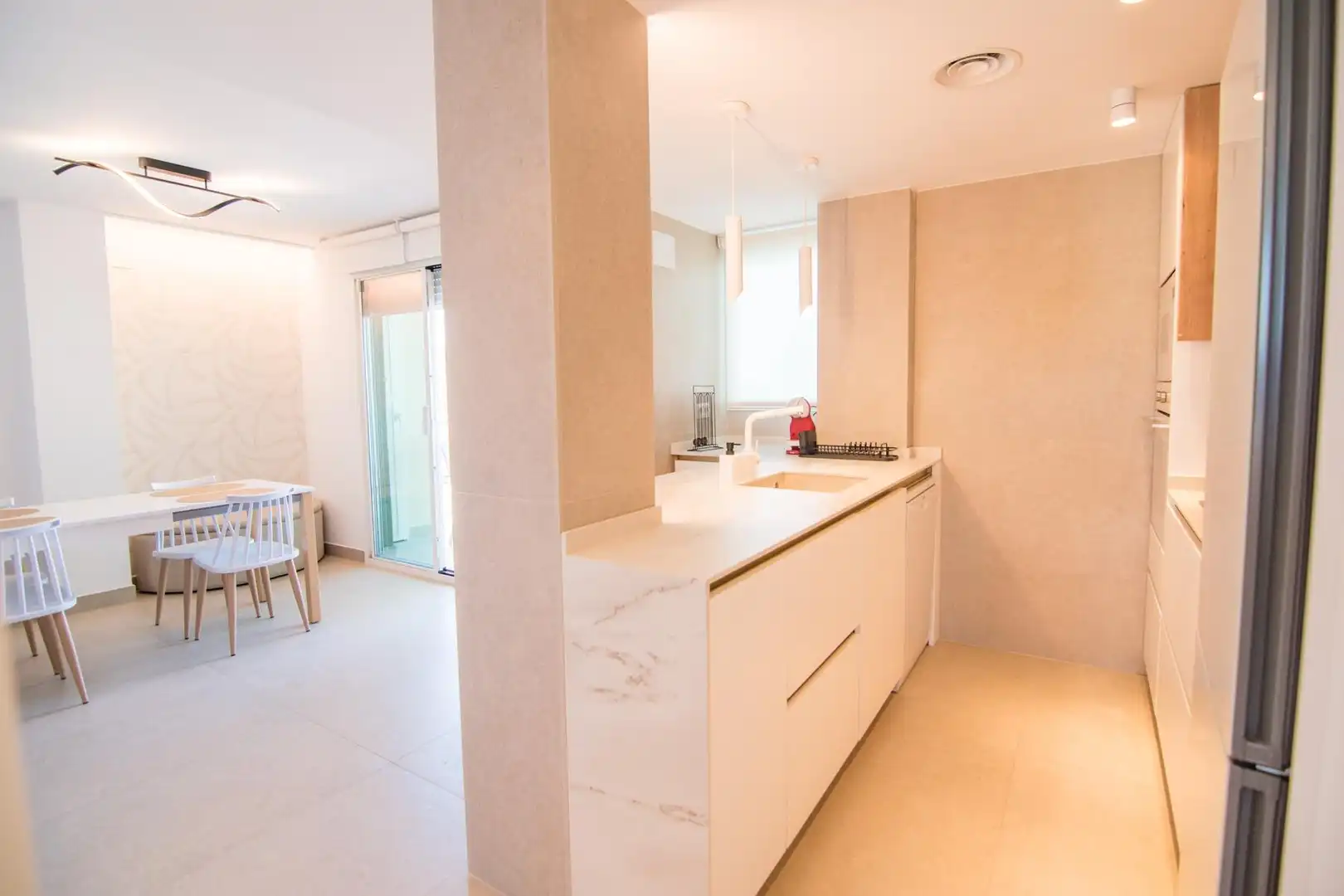 Küche von Wohnungen zum Verkauf in Gandia mit Klimaanlage, Privatgarten und Terrasse
